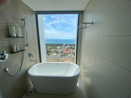 Kúpeľňa v ubytovaní IVORY Apartment Apec Phu Yen with POOL Access