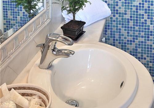 Bilik mandi di B&B Di Girolamo