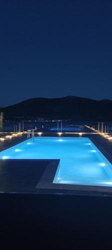 a swimming pool lit up at night at Paraiso Azul Villas in Áyios Dhimítrios