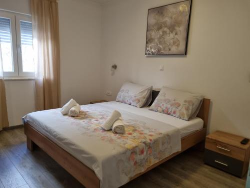 a bedroom with a bed with two pillows at Apartment Gajo with swimming pool near Split in Srinjine