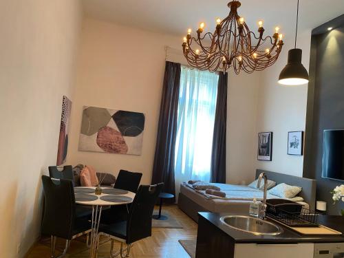 Stylish Apartment by the Vígszínház Theater