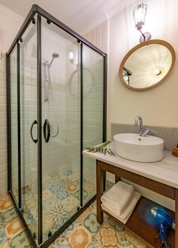 Bilik mandi di Hotel Kalehan