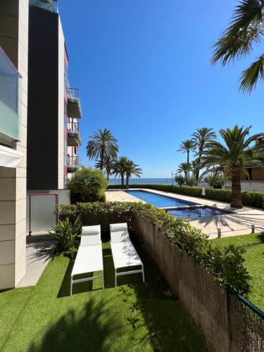 Denia, apartamento a estrenar con jardin privado, piscina y vistas al mar