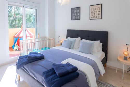 Postel nebo postele na pokoji v ubytování Golf and Beach Apartment La Cala de Mijas