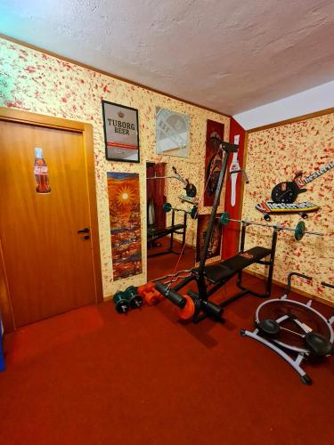 a room with a gym with a treadmill and equipment at B&B Margot in Albavilla