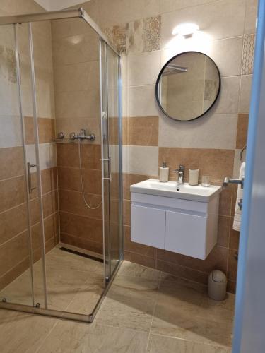 Bilik mandi di Apartment Gajo with swimming pool near Split