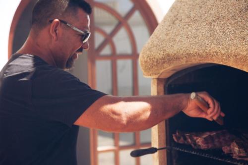 Kemudahan BBQ tersedia untuk tetamu di apartmen