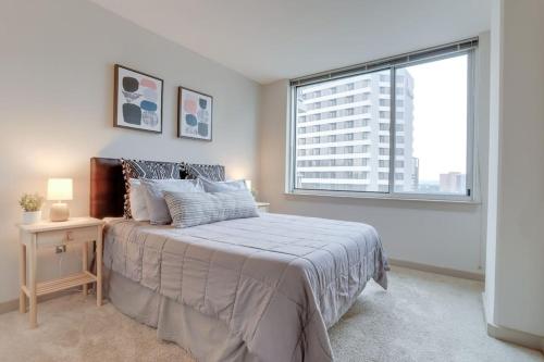 Gallery image of Wonderful 2BR Condo At Crystal City With Rooftop in Arlington