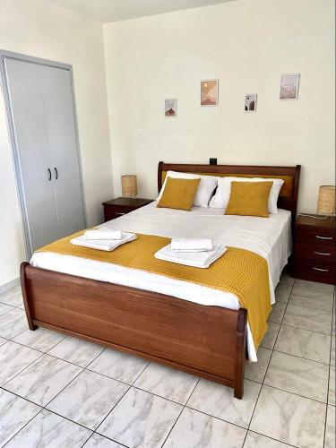 Кровать или кровати в номере Kalamata Garden Suite