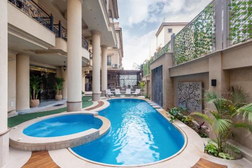 a swimming pool in the middle of a building at Maran Residence in Cairo
