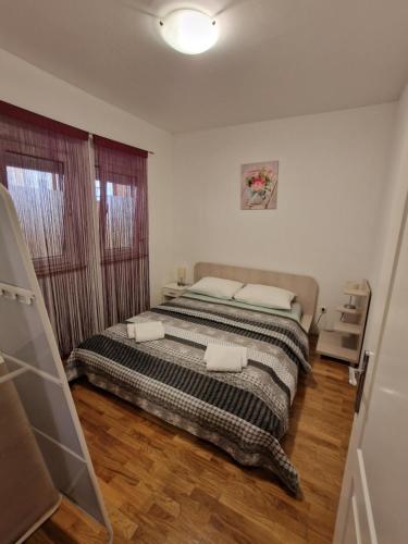 En eller flere senge i et værelse på Apartments Glibo