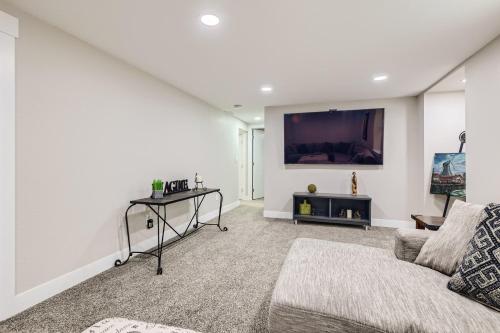 3443 W Bowles Ave – Photos 3