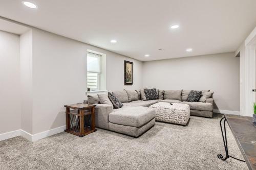 3443 W Bowles Ave – Photos 4