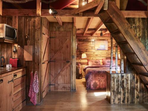 Afbeelding uit fotogalerij van Tiny House Cetturu - 2-pers luxe en romantisch boshuisje in Houffalize