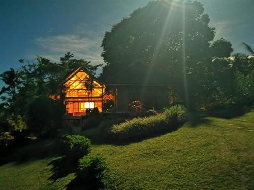 Camiguin Volcano Houses-Panoramic Houseにある庭