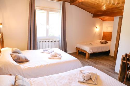 Ένα ή περισσότερα κρεβάτια σε δωμάτιο στο Hôtel Sans Souci