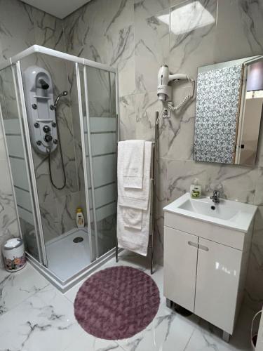 a bathroom with a shower and a sink at Alojamento Joaninha in Douro in Peso da Régua