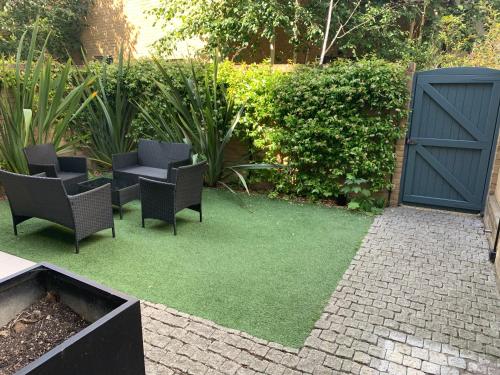 Κήπος έξω από το Luxury 4 bed home in Central London