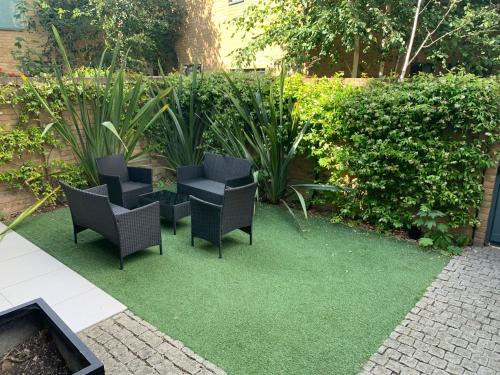 Κήπος έξω από το Luxury 4 bed home in Central London