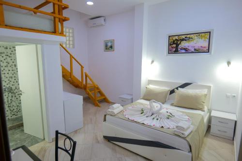 Katil atau katil-katil dalam bilik di Hotel Chris