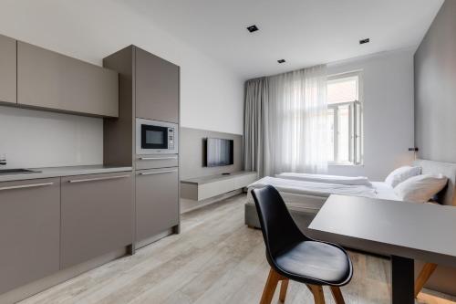 Dapur atau dapur kecil di Lampi Aparthotel Prague