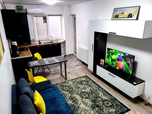 Televizorius ir (arba) pramogų centras apgyvendinimo įstaigoje Yellow House Luxury Berceni