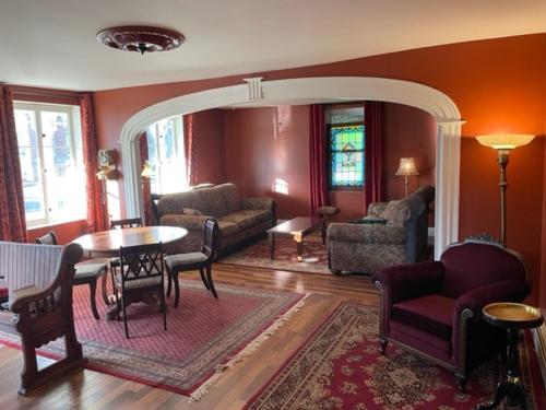a living room filled with furniture and a table at Le saint Louis in Lotbinière