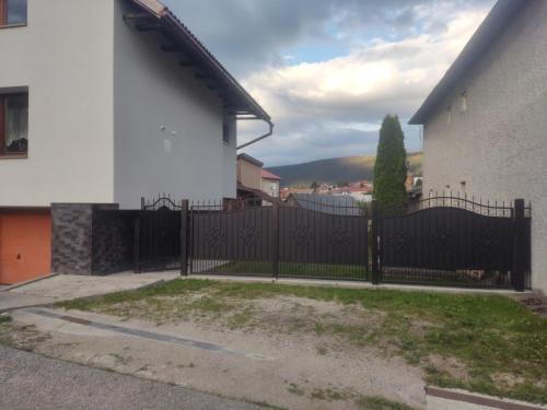 Nespecifikovaný výhled na hory nebo výhled na hory při pohledu z apartmánu