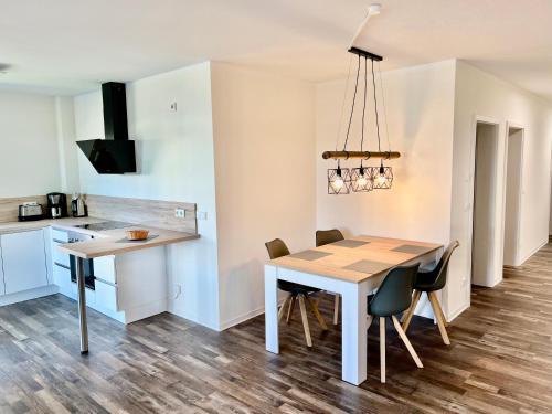 a kitchen and dining room with a table and chairs at Haus Meerruhe Karlshagen Apartment 1-6 in Ostseebad Karlshagen