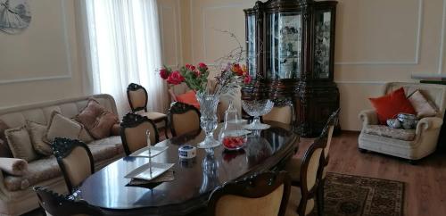 a living room with a table with flowers on it at Special Guest House in Guria in Chala