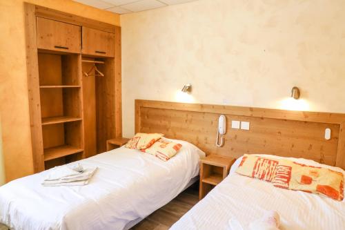 Postel nebo postele na pokoji v ubytování Hôtel Sans Souci