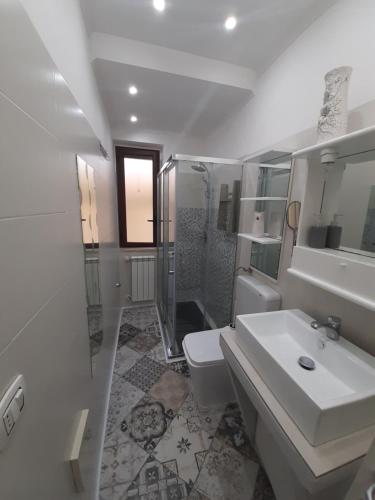 Terra di mare apartment & management tesisinde bir banyo