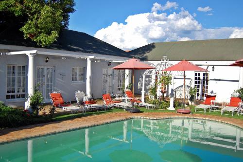 Πισίνα στο ή κοντά στο A Tapestry Garden Guest House
