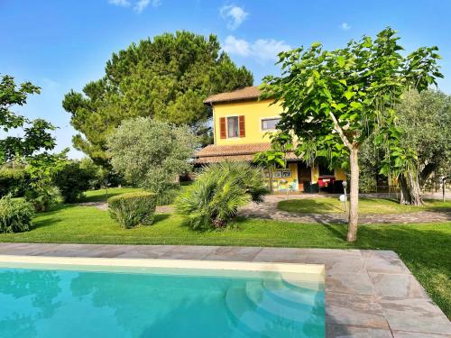 Piscina en o cerca de SU PASSU Country House