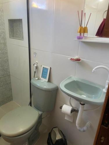 Bilik mandi di Suítes da Any