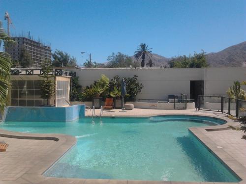 a large swimming pool on top of a building at Hotel Chagall in Copiapó