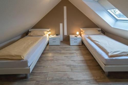 Postel nebo postele na pokoji v ubytování Ferienwohnung-Slipstek-Gratis-W-Lan