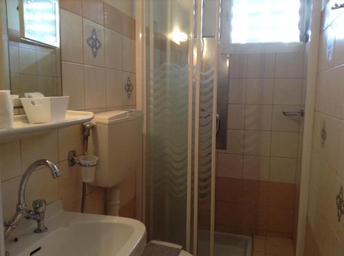 Ett badrum på Pasiphae Heraklion Hotel