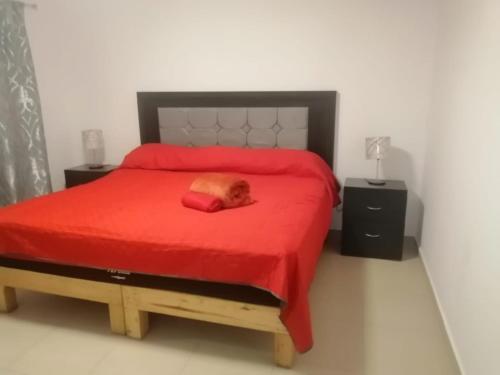 Un pat sau paturi într-o cameră la hermosa casa en coto privado especial para ti y tu familia