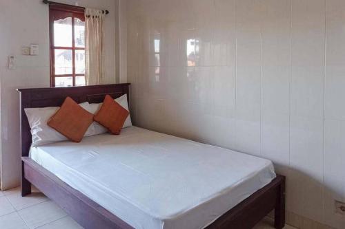 En eller flere senge i et værelse på Banana Home Stay Ubud