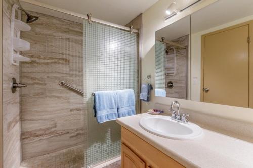 Alii Villas Condominiums tesisinde bir banyo