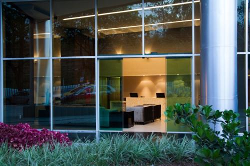 an office building with a large glass window at BH Raja Hotel in Belo Horizonte