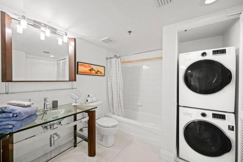 Ett badrum på Amazing location W Parking in Miami