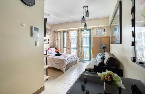 Una cama o camas en una habitación de Studio at Newport World Airport Area Prime Location