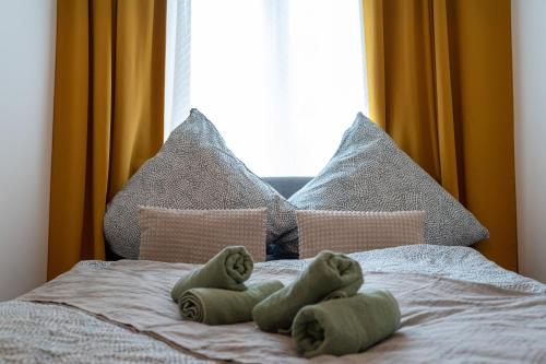 Säng eller sängar i ett rum på Moderne & schöne Apartments zwischen Altstadt und Stadtpark