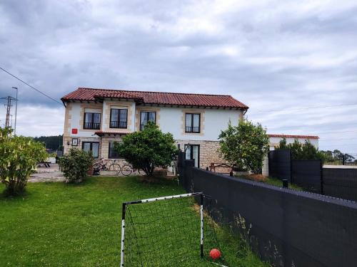 Imagen de la galería de Casa Carmina y Nando, cerca Santander y Cabarceno, en Camargo