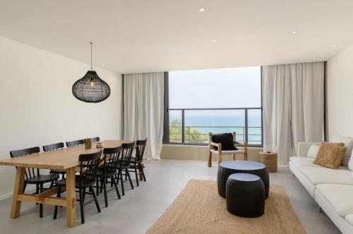 Gallery image of Stylish & Spacious 3 bedroom apartment by the Sea in Netanya