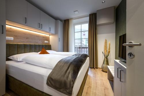 A bed or beds in a room at Villa Fauster Pustrabase