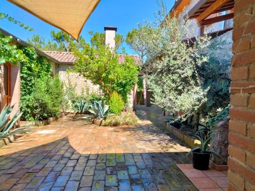 a brick courtyard with trees and plants in a house at B&B Cagnona in Borghi