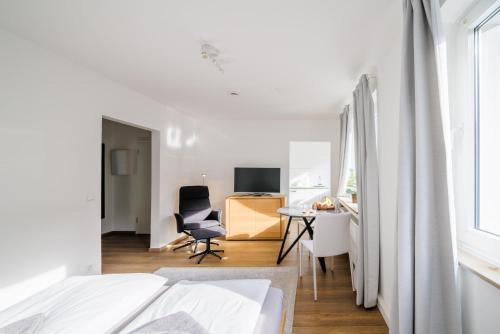 TV a/nebo společenská místnost v ubytování Glück Auf Appartements Rüttenscheiderstraße Essen